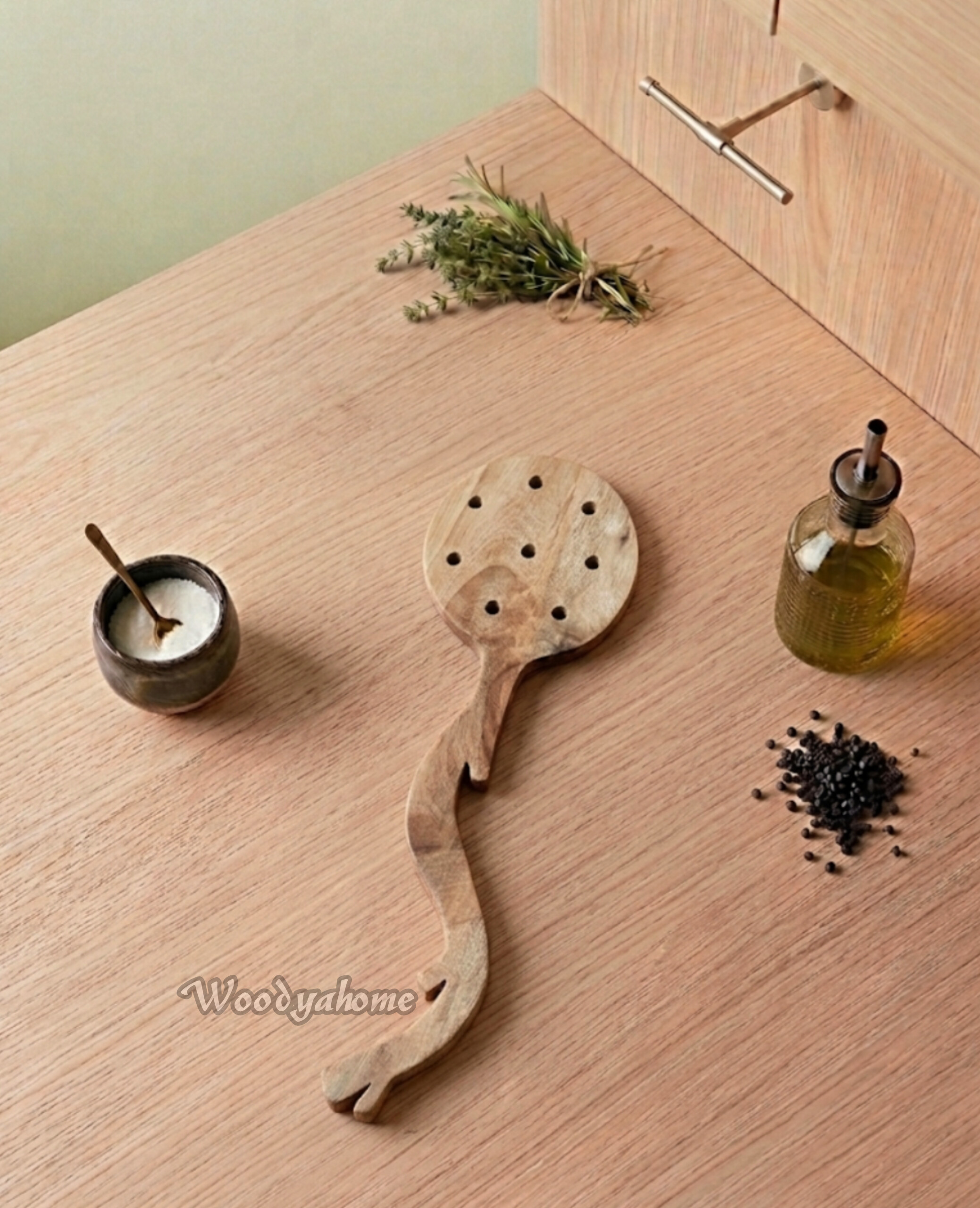 کفگیر سوراخ دار چوبی وودیاهوم (چوب گردو) طرح شاخه